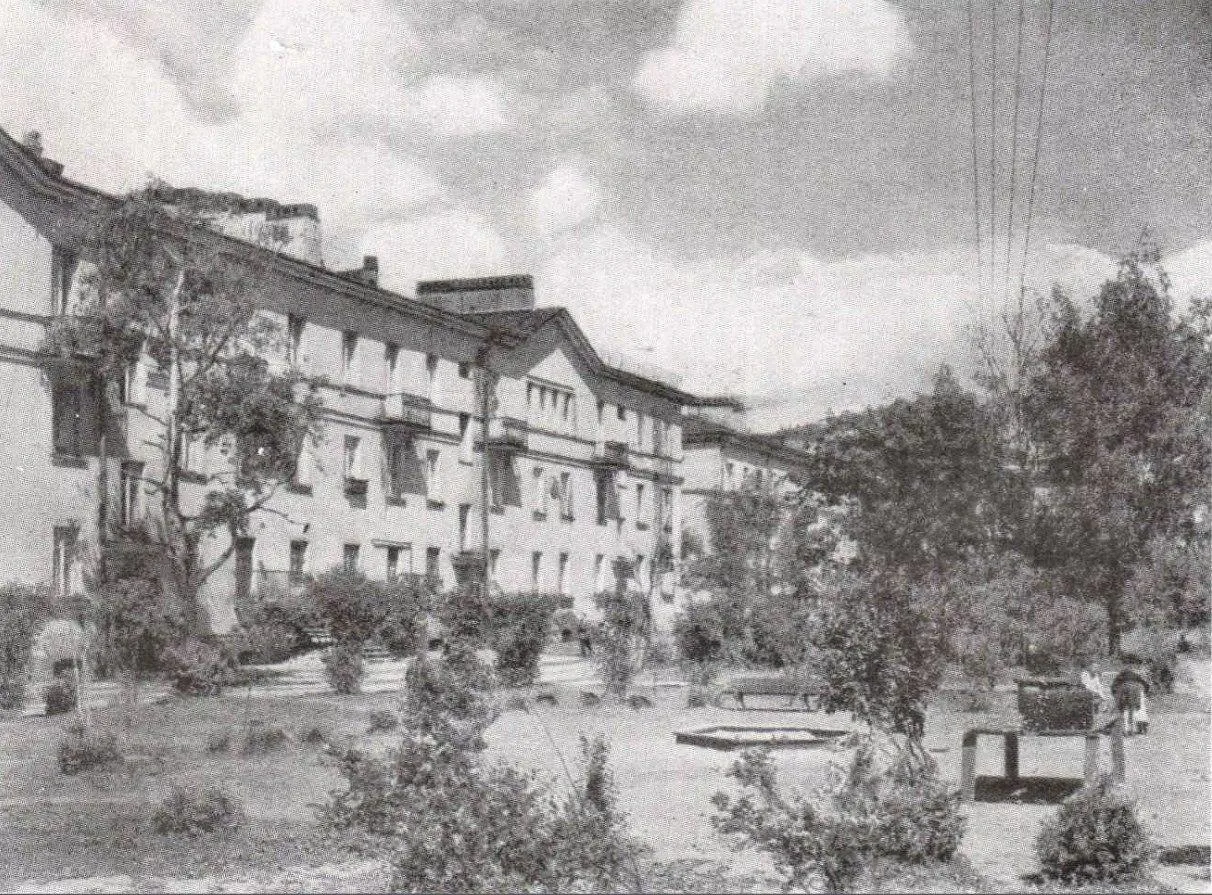 Двор 11 дома на Среднеохтинском проспекте
1957 год