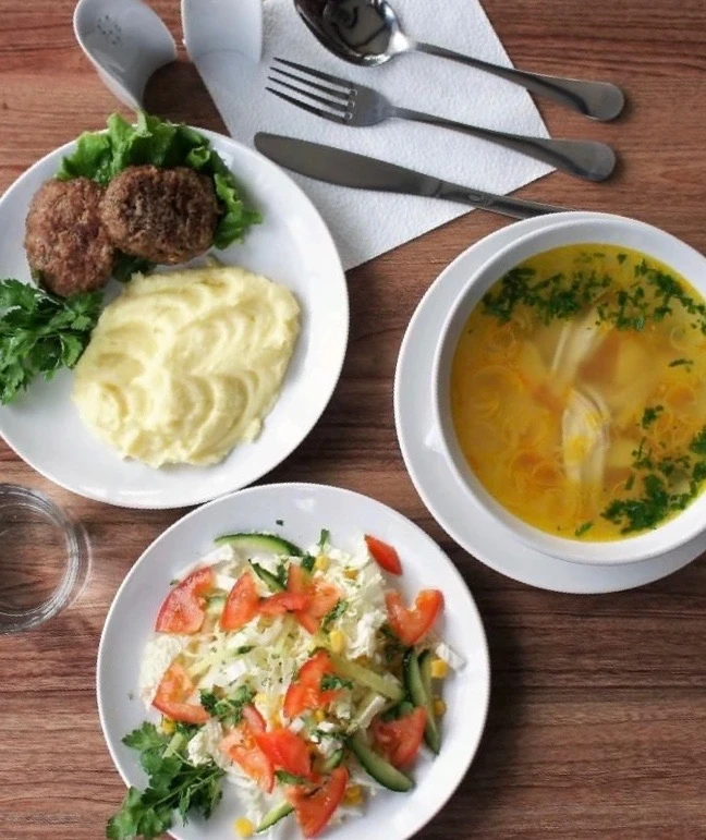Уважаемые гости! 🍽️

С радостью напоминаем ,в нашем заведении начали действовать комплексные обеды!