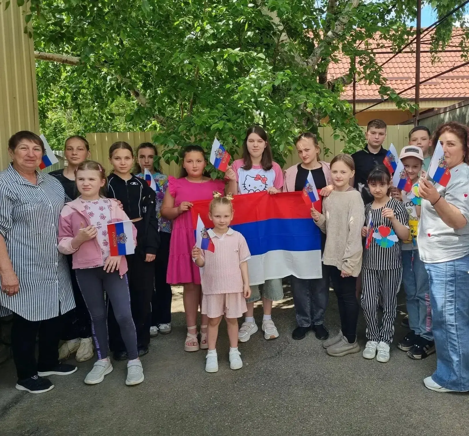 В преддверии главного государственного праздника – Дня России – среди несовершеннолетних получателей