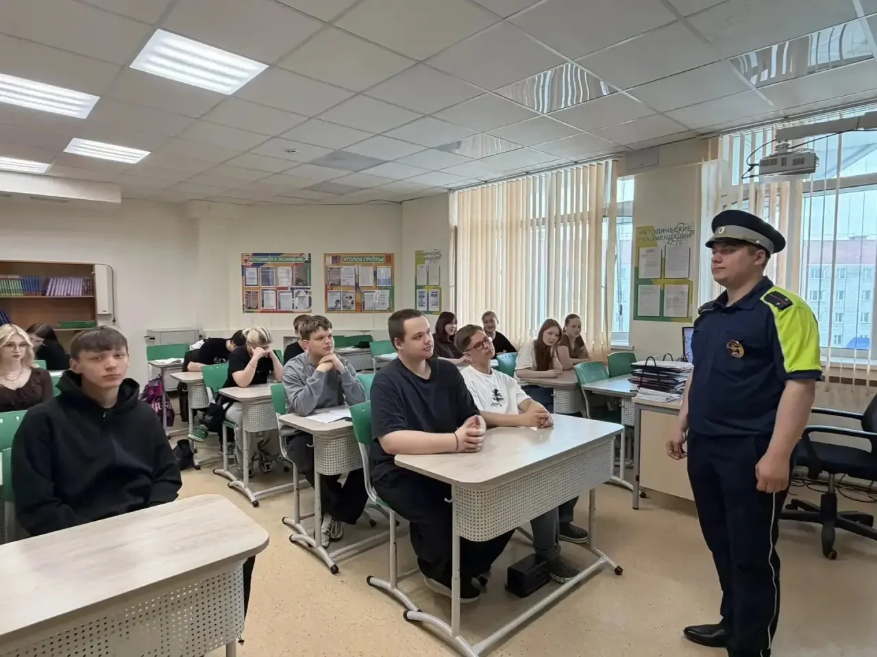 9 июня  в колледже для 1-2 -х курсов инспектором Госавтоинспекции ОМВД России по городу Новому Уренг