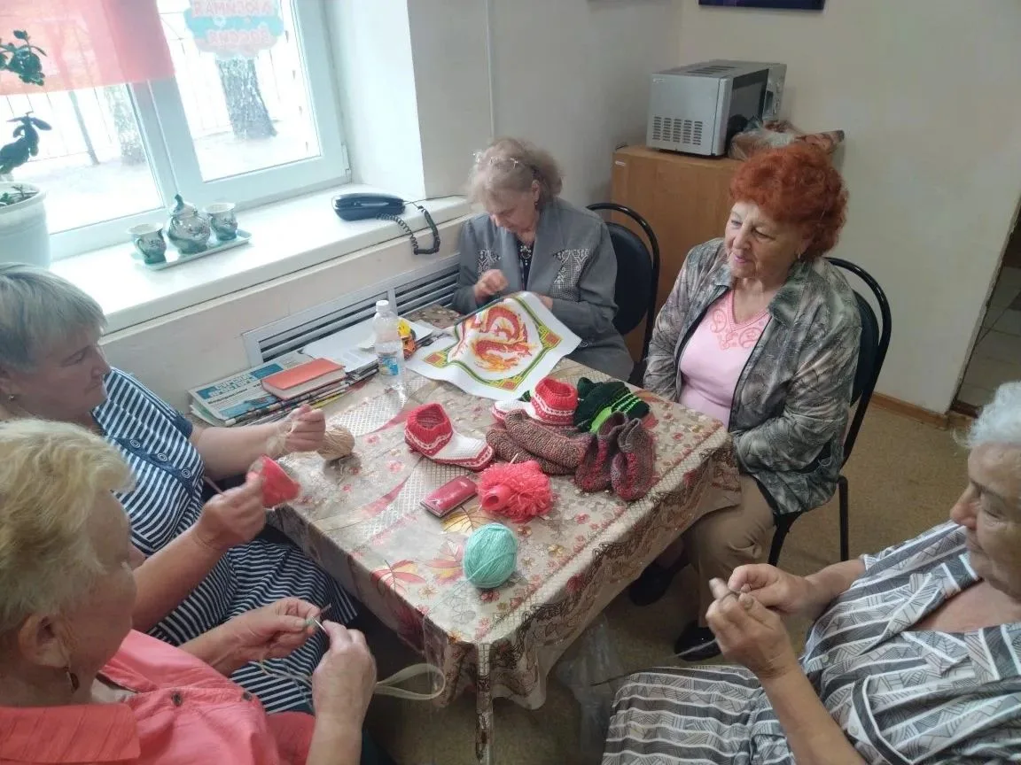 Т🎉 «Рукам работа — душе праздник»: творческий заряд в Леонидовском ДЦ! 🎉В стенах Леонидовского дос