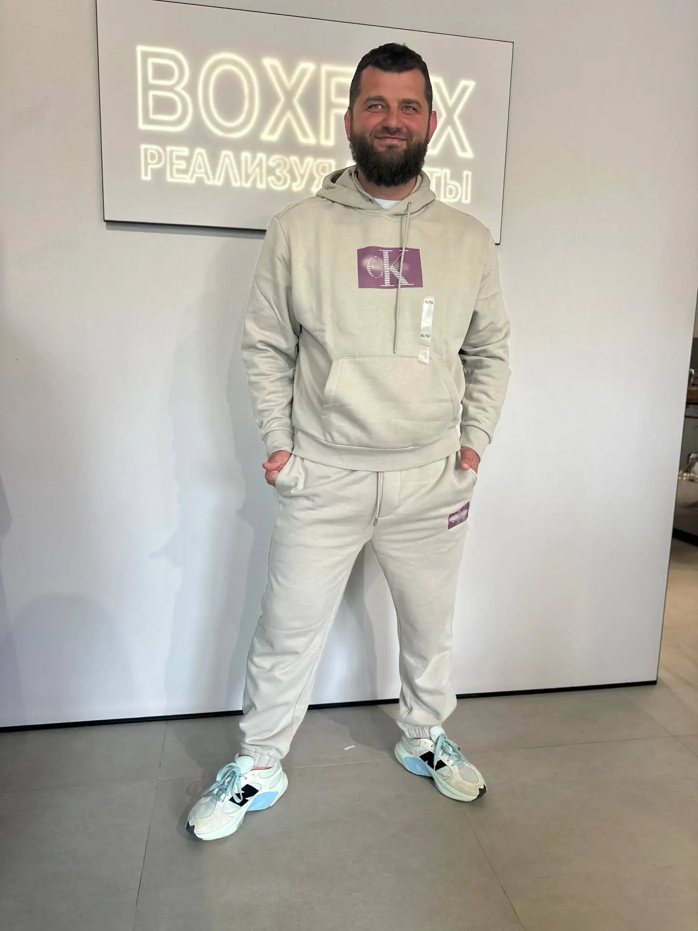 Calvin Klein костюм мужской 
М, xl, xl 
10800₽ 

Футболка Levi’s хаки xl 2800₽ 
Футболка Tommy Hilfi