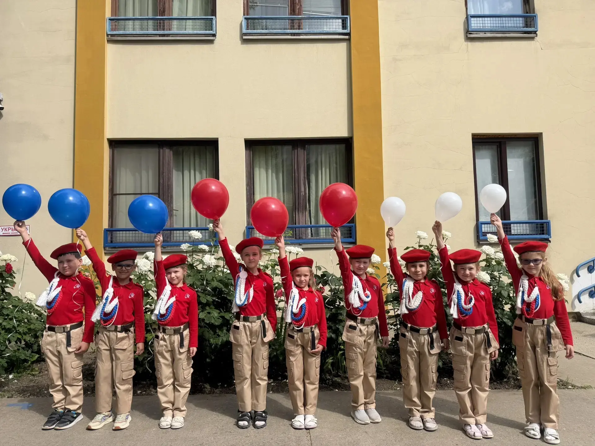С Днём России! 

Сегодня в нашем МБДОУ № 19 прошёл один из самых важных и трогательных праздников — 