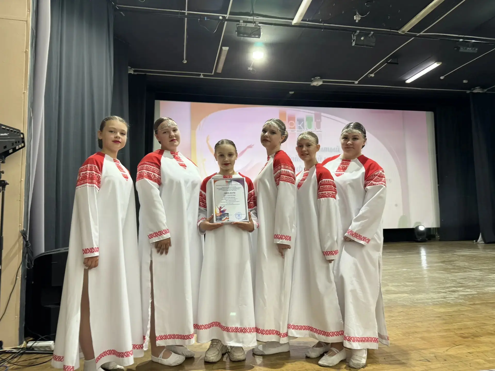 "Танцующий район" зажигает сердца! ✨

 Блестящие успехи наших талантливых танцоров на открытом район