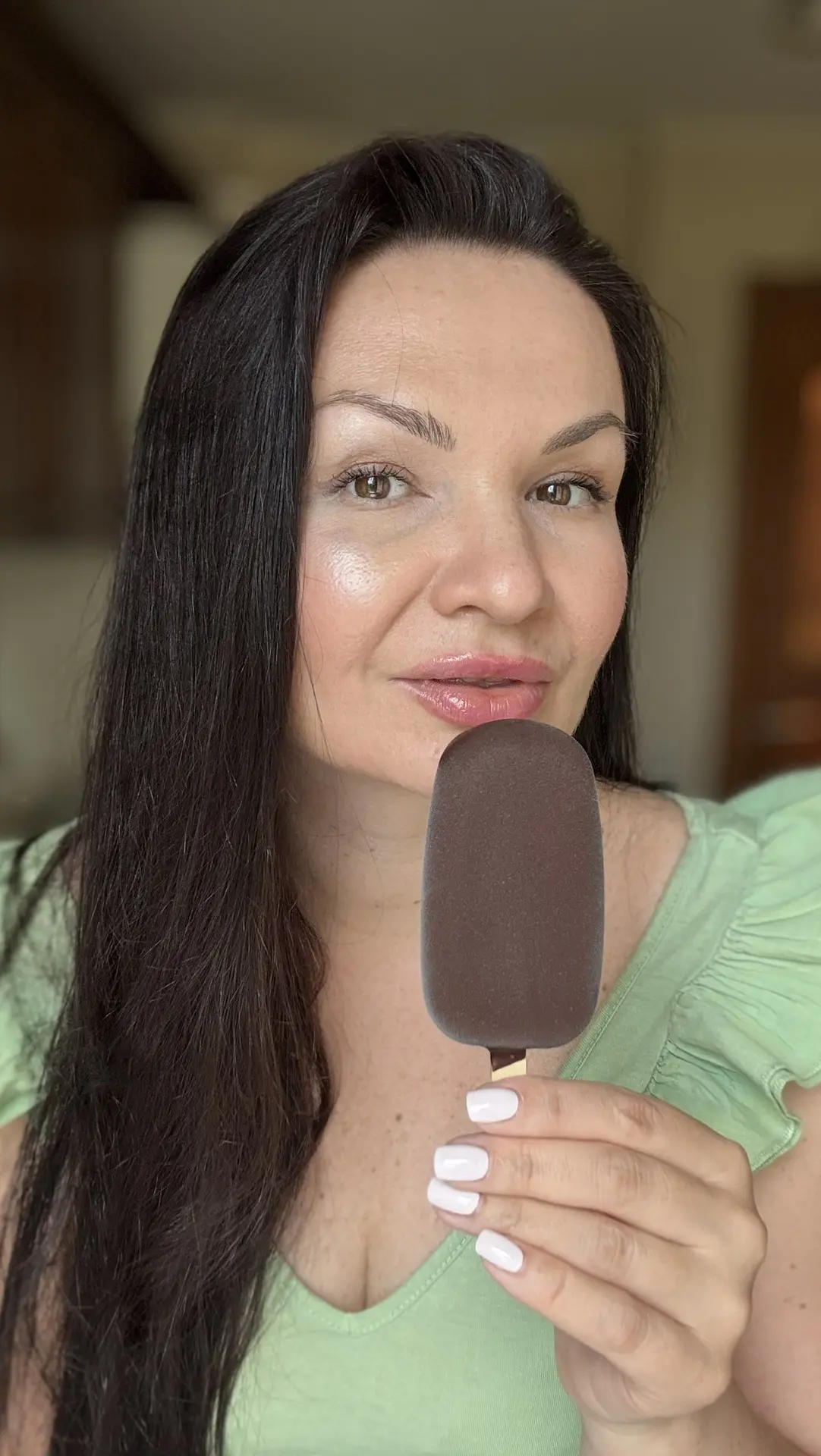 Чем побаловать себя летним днем?

Я приготовила домашнее эскимо 🍦

Готовится без мороженицы, 10 мин