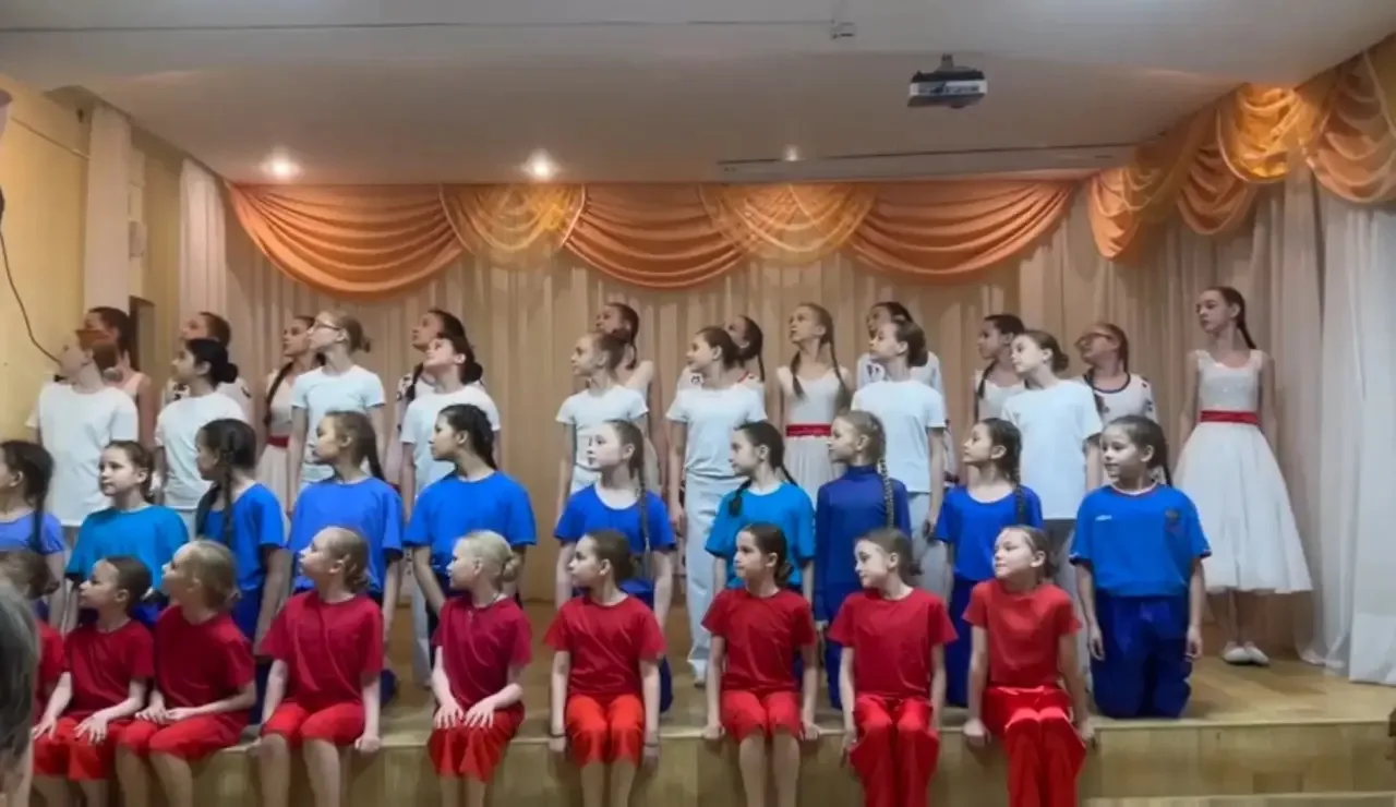 🇷🇺 Яркие краски единства!