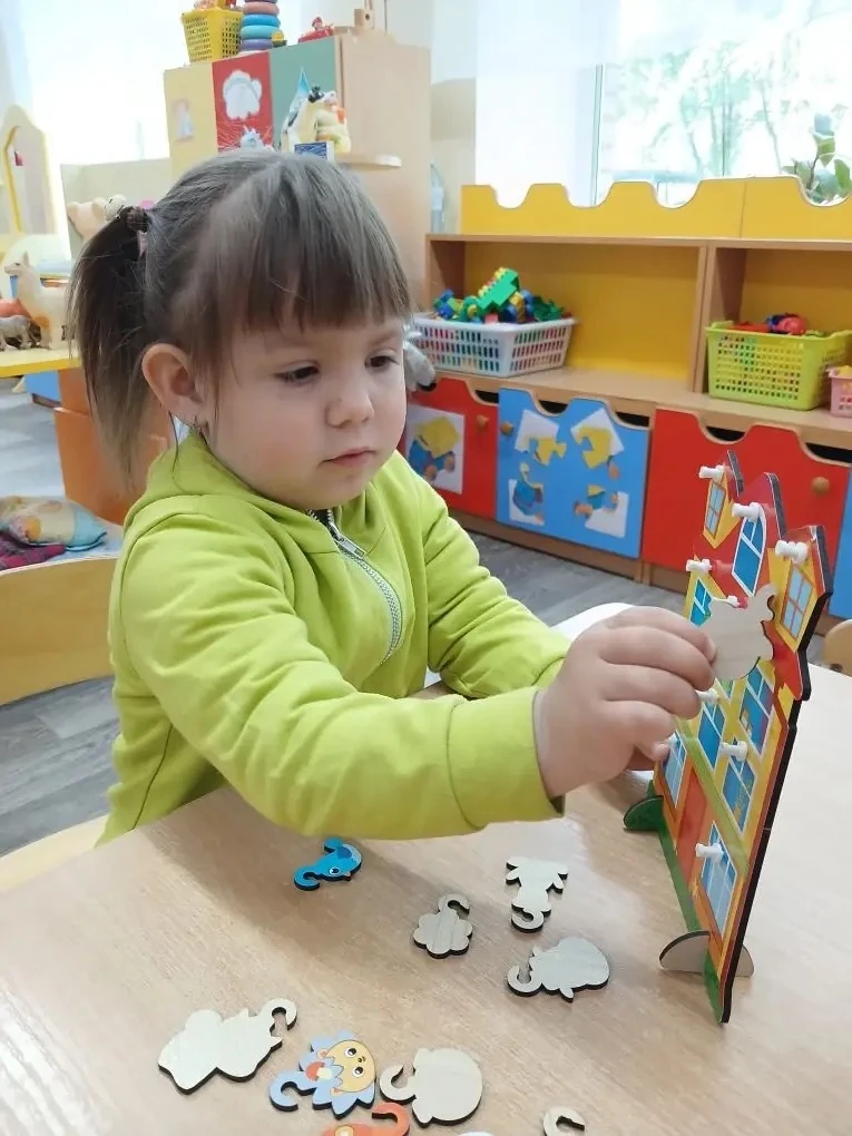 ⛳️В группе раннего возраста (1,6–3 года) в свободное время мы продолжаем уделять большое внимание се