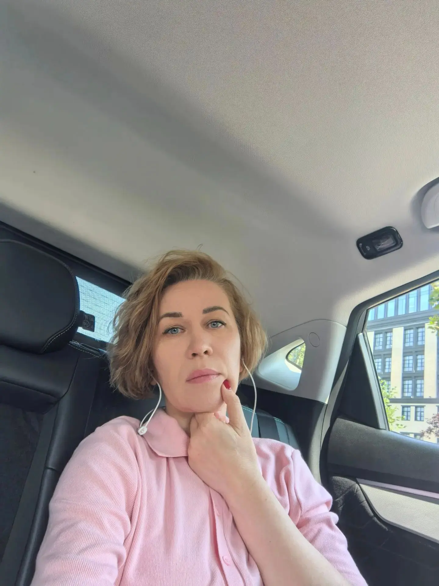 В розовом)), но не проснусь никак сегодня. Хотя уже 10)