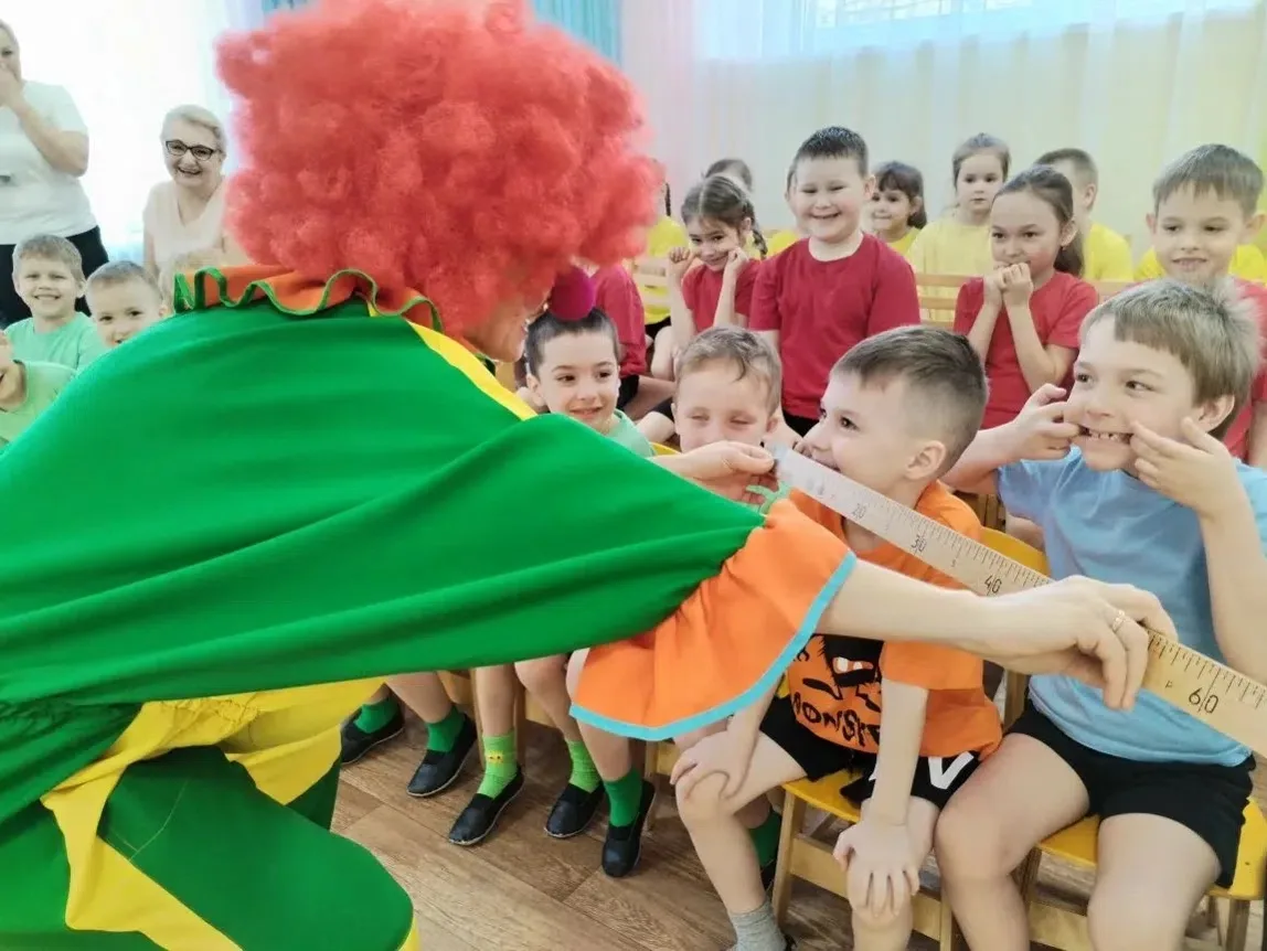 "Как мы искали самую весёлую рожицу".

1 апреля в детском саду случилась «Улыбка-мания»! В гости к д