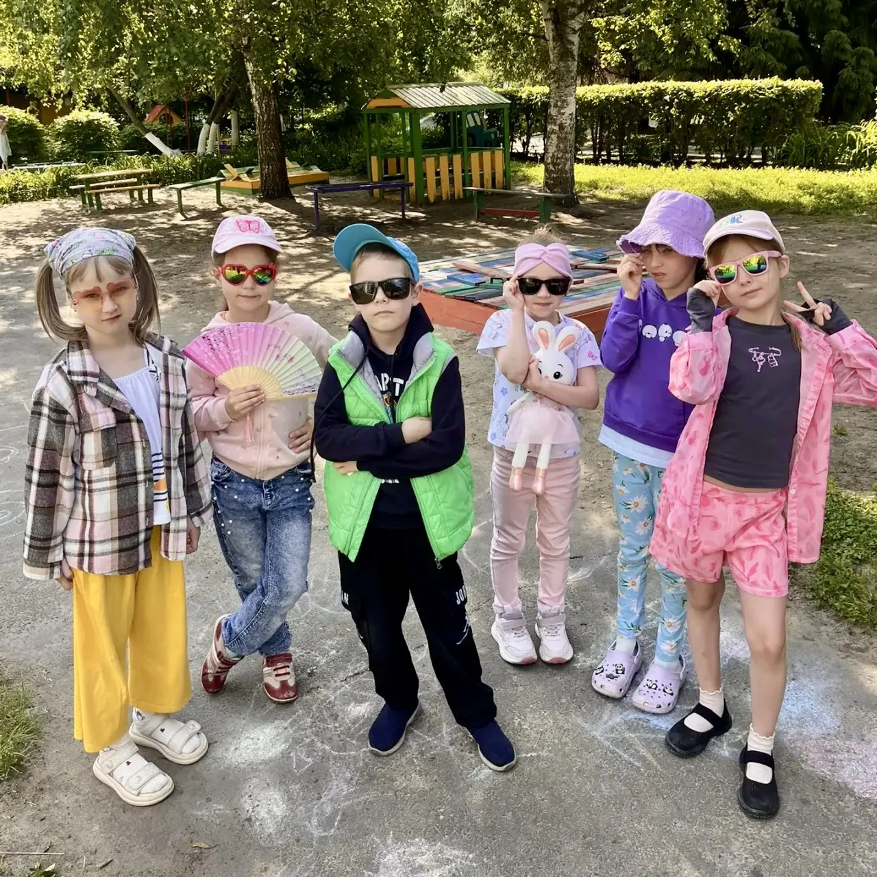 🌞✨ В нашем детском саду прошел невероятно яркий и веселый День солнцезащитных очков! 

😎Ребята узн