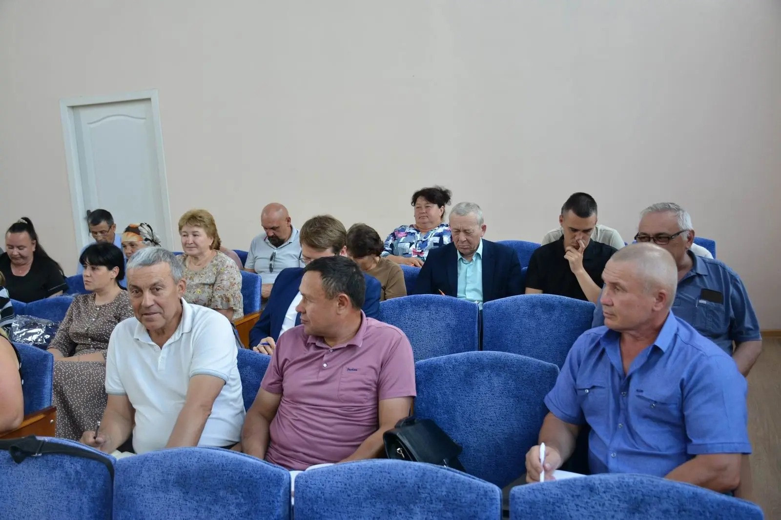 Новая неделя в администрации Вурнарского округа началась с еженедельного совещания. Подвели итоги, о