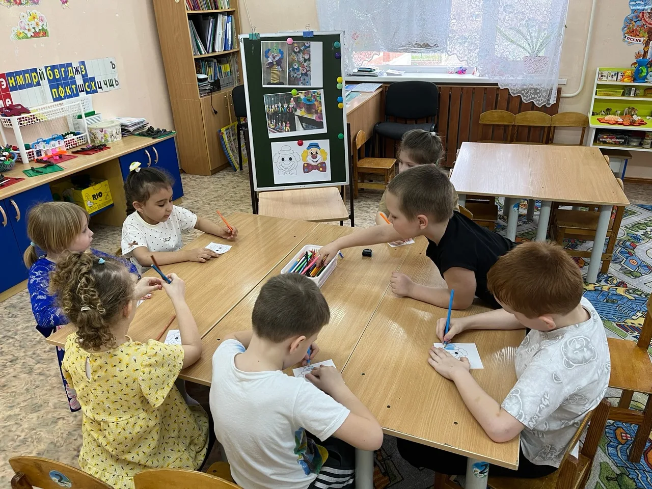 «День смеха в старшей группе «Гномики»
День смеха в России не самый распространенный праздник, но вс