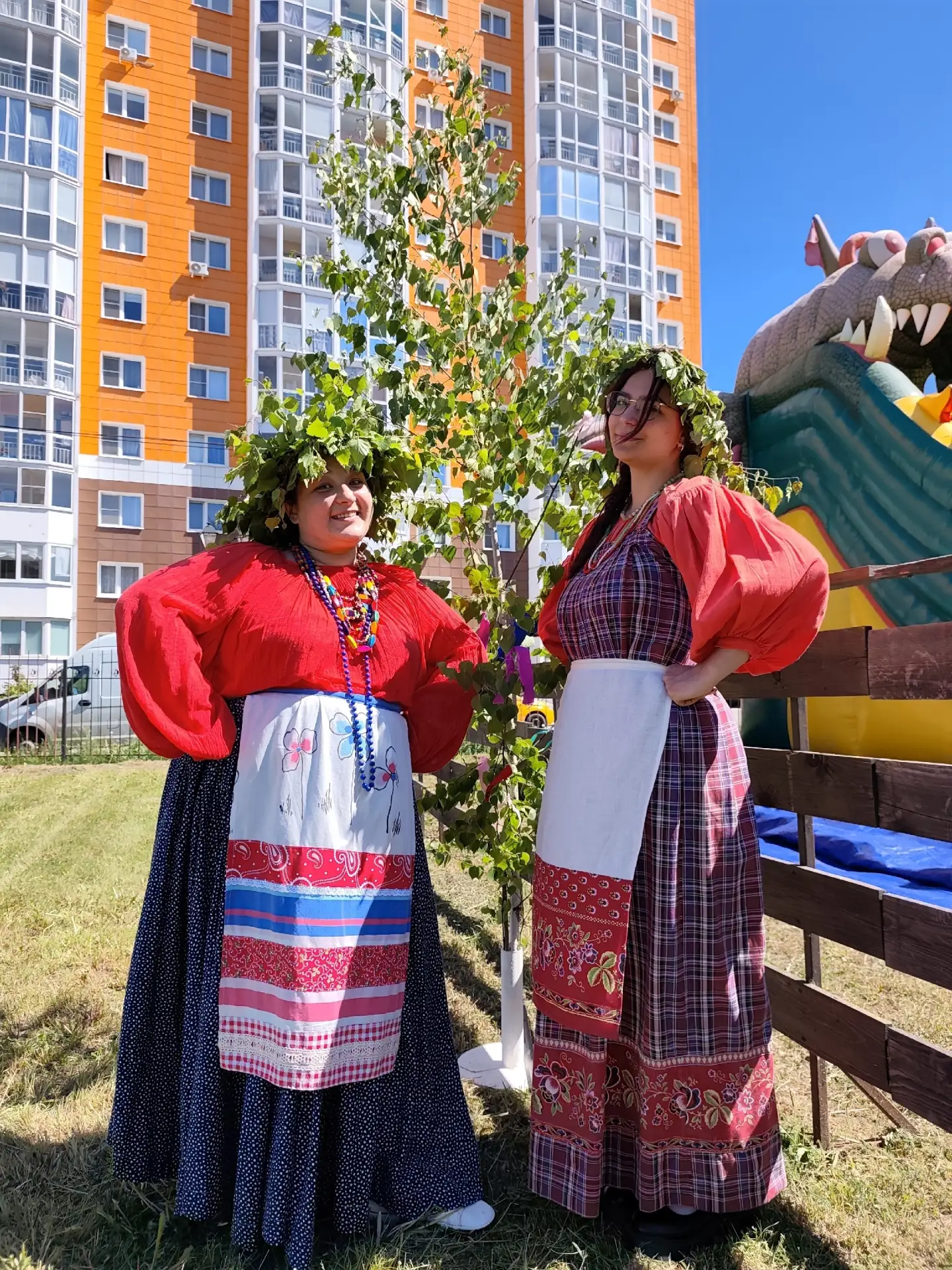 Семейный праздник русской березоньки! 🌿

6 июня в Бобачёвской роще творческая команда Дворца культу