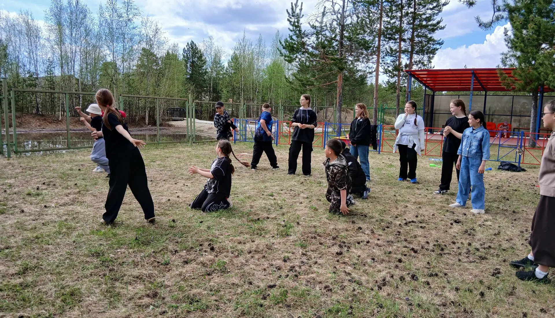 04.06.2026 г. — «Пещера сказок»
Четвёртый день в лагере начался традиционно с утренней зарядки, кото