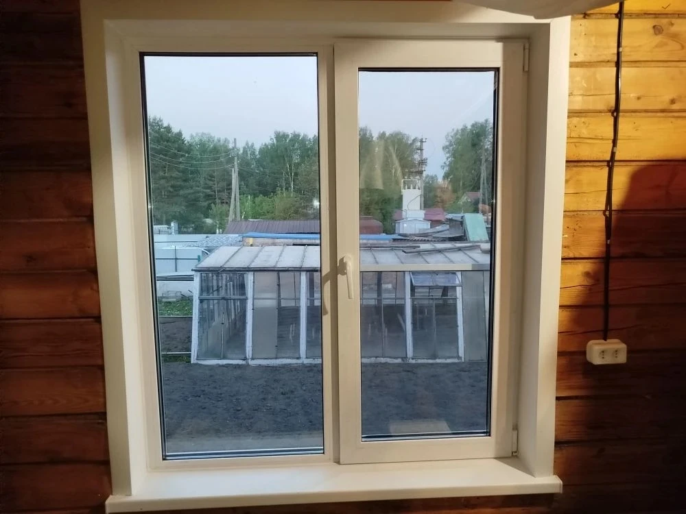 До и после: преображение дома 🏡
Старые деревянные окна давно отслужили свой срок — пропускали сквоз