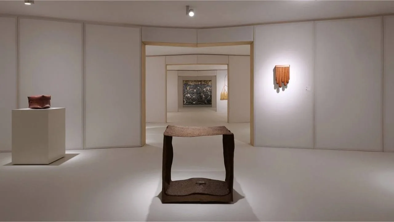 Работы финалистов премии LOEWE FOUNDATION Craft Prize’25 со всего мира были представлены на выставке