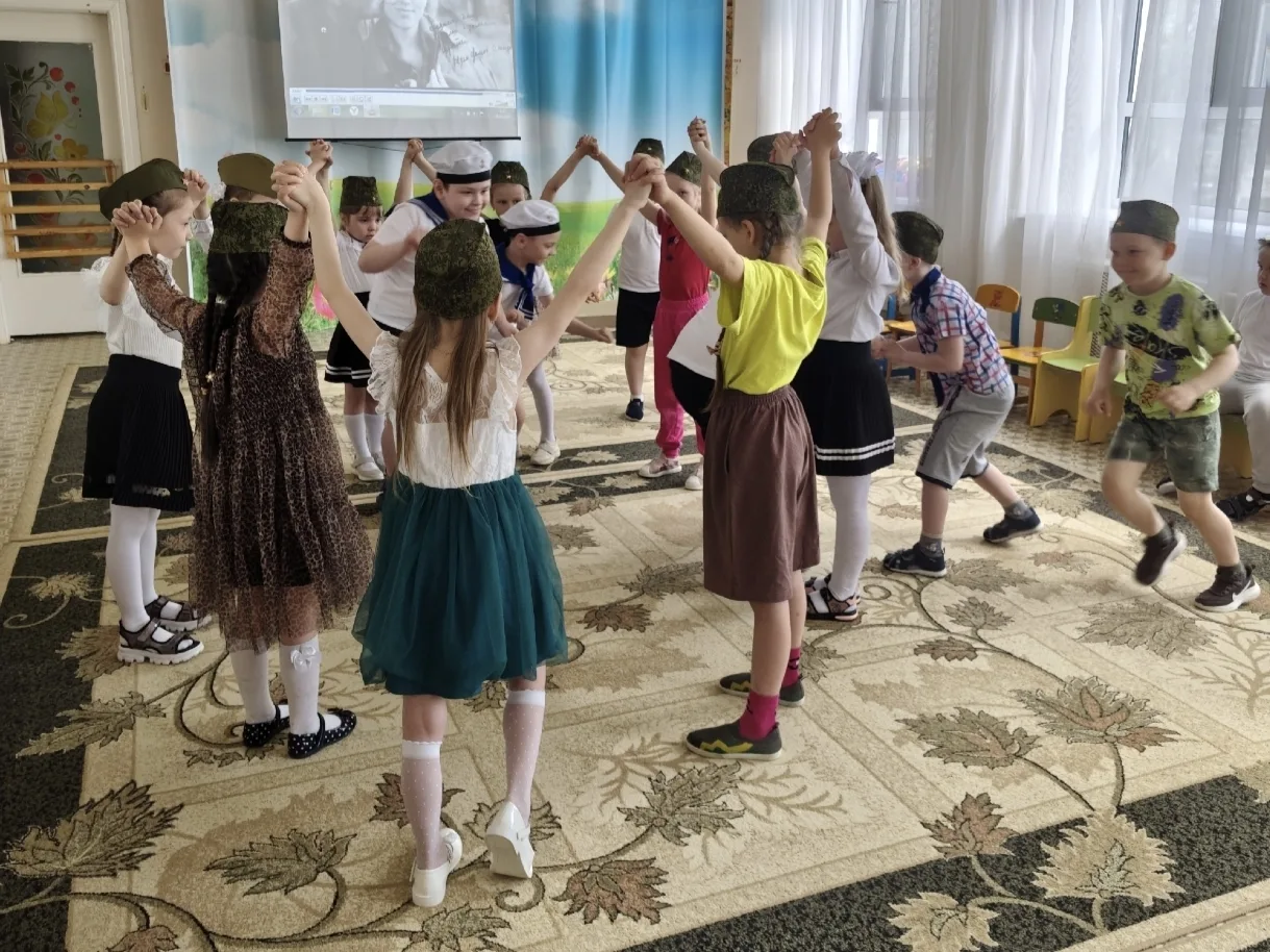 Сегодня в нашем детском саду  царила особая  атмосфера — одновременно торжественная  и светлая. Мы п