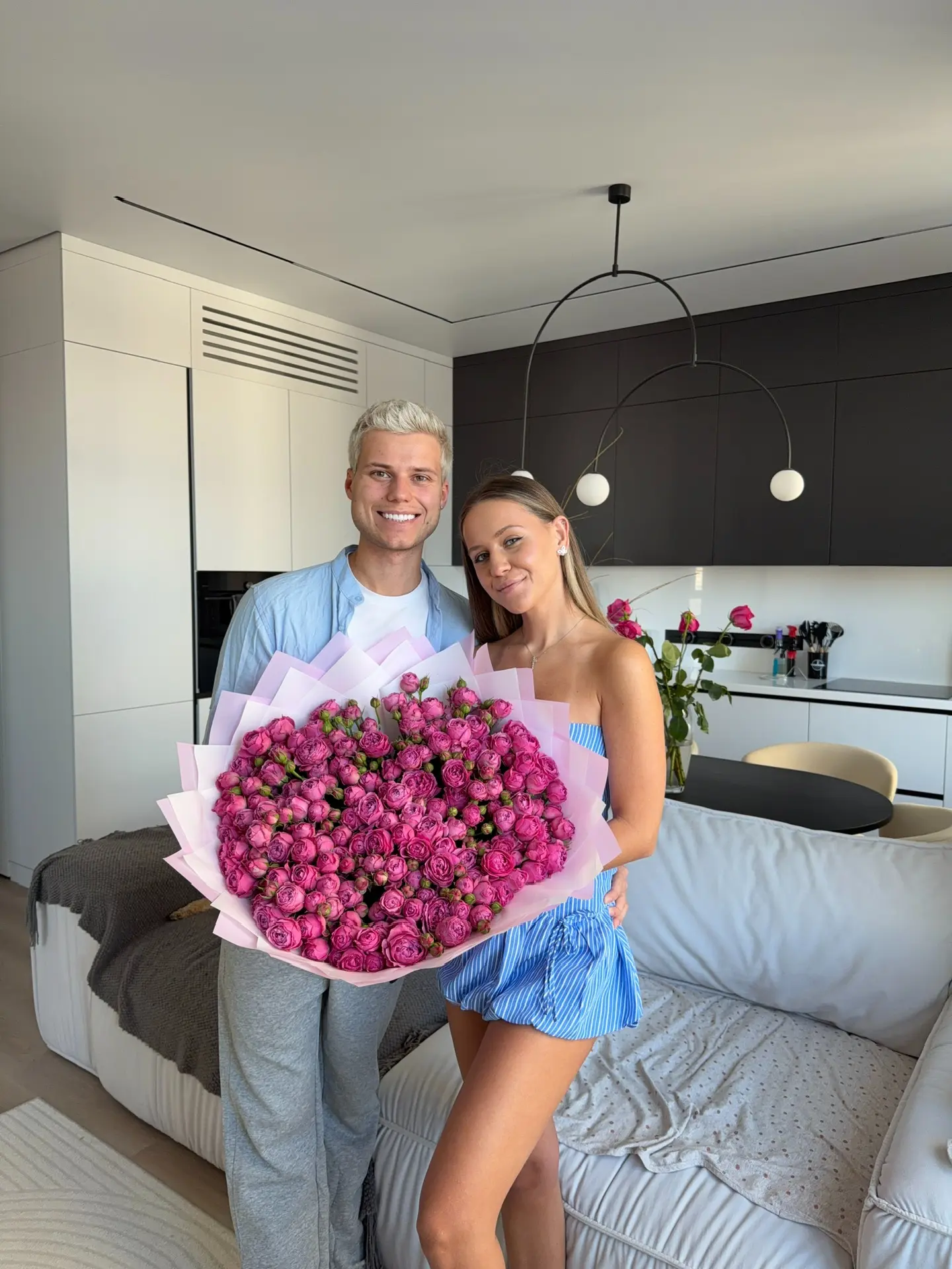 У нас сегодня годовщина! 
Ровно год назад мы стали мужем и женой 🤍