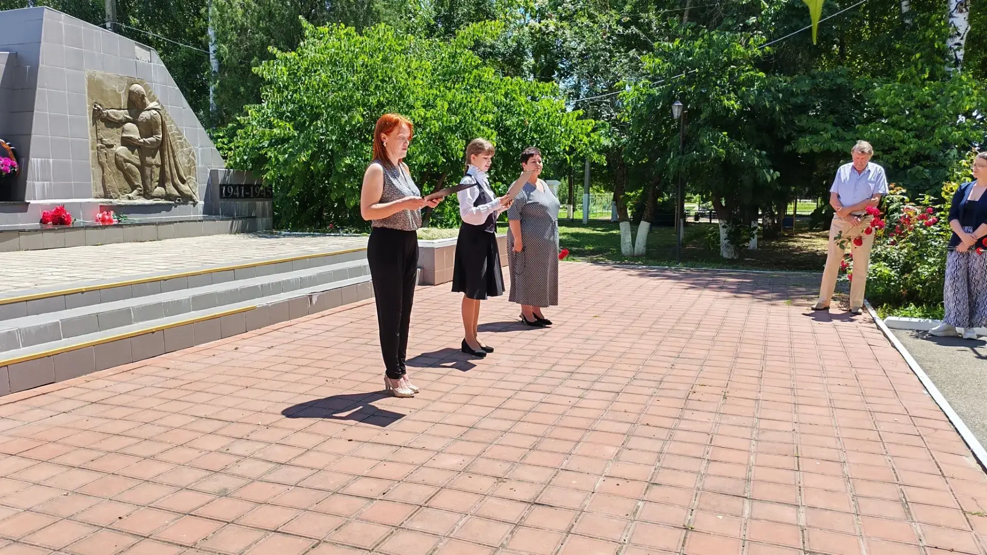 22 июня 2026 года, когда солнце, казалось, застыло в тревожном ожидании, у памятника погибшим земляк