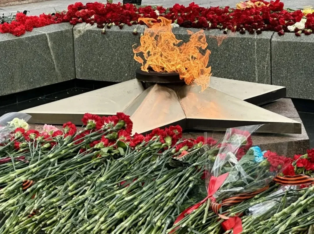 Союз пчеловодов России поздравляет Всех с Великим праздником - Днём Победы.
Память о подвигах наших 