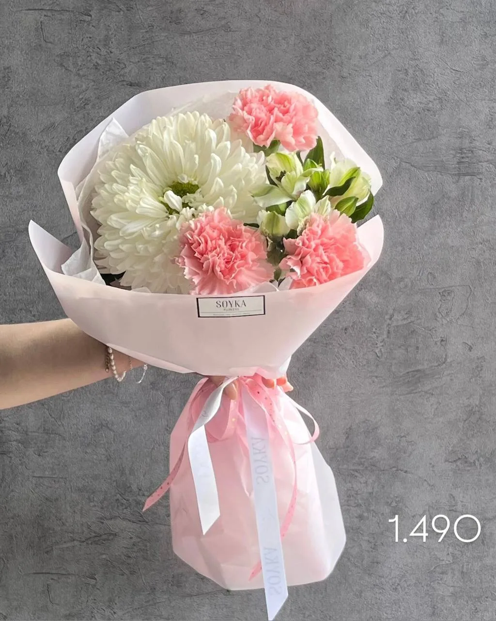 Про букет не забыли?
Выпускной уже близко! 💐👩🏻‍🎓
Последний звонок уже позади, экзамены почти сда
