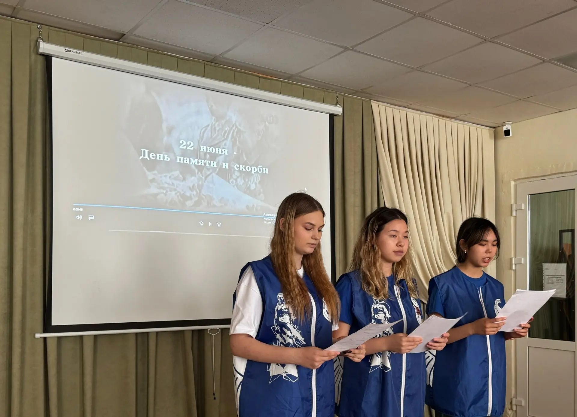 День памяти и скорби в нашей школе🕊️

Сегодня, 22 июня, в нашем оздоровительном лагере прошел особе