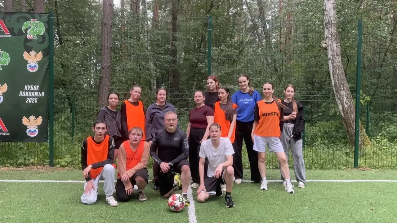 🎉 Ура! Футбол!⚽️ 

Сегодня администрация и вожатые сразились в этой удивительной игре.
Это был праз