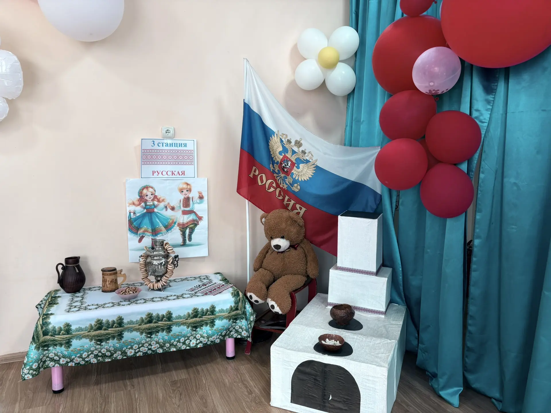 Яркий праздник в детском саду № 73: аквагрим, квесты и мороженое

Вчера в детском саду № 73 города-г