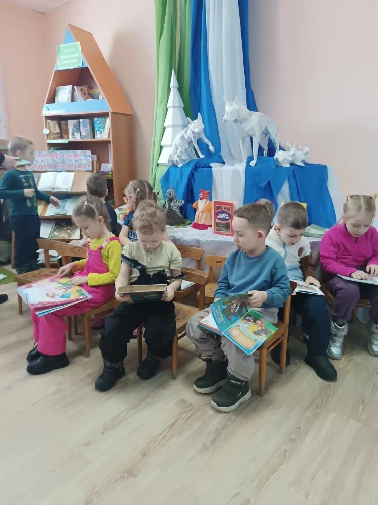 Сегодня ребята посетили детскую библиотеку филиала N8. Наталья Николаевна провела провела квест-игру