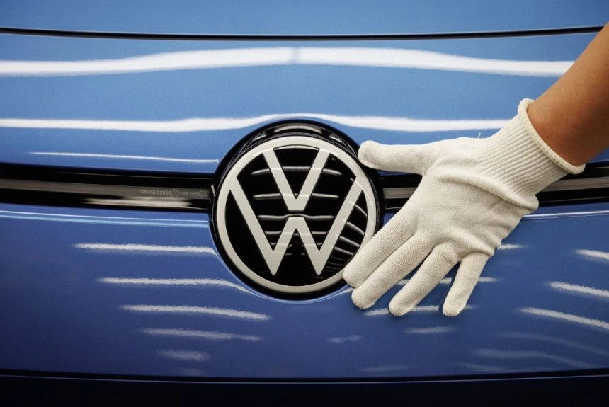 Volkswagen в глубоком пике: сокращения как символ европейского кризиса. 

Автомобильный сектор Герма