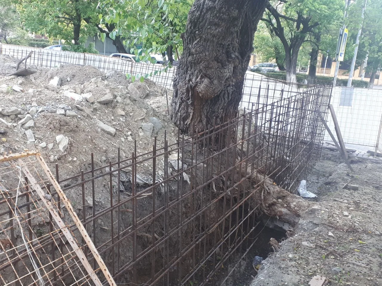 Опять что-то не получилось

Управлением ЖКХ города Новороссийска был заключен контракт на восстановл