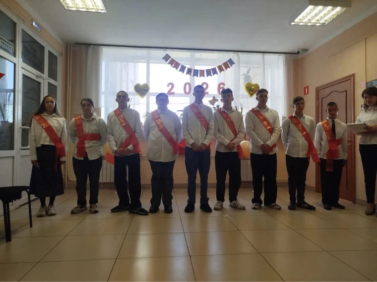 Май. Закончились школьные будни. И вот наступил торжественный день в жизни каждого девятиклассника. 