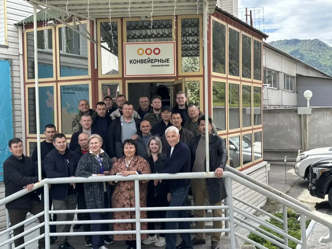 🏭 «Герои Хакасии» посетили «Конвейерные технологии»

Визит участников СВО на одно из ведущих промыш