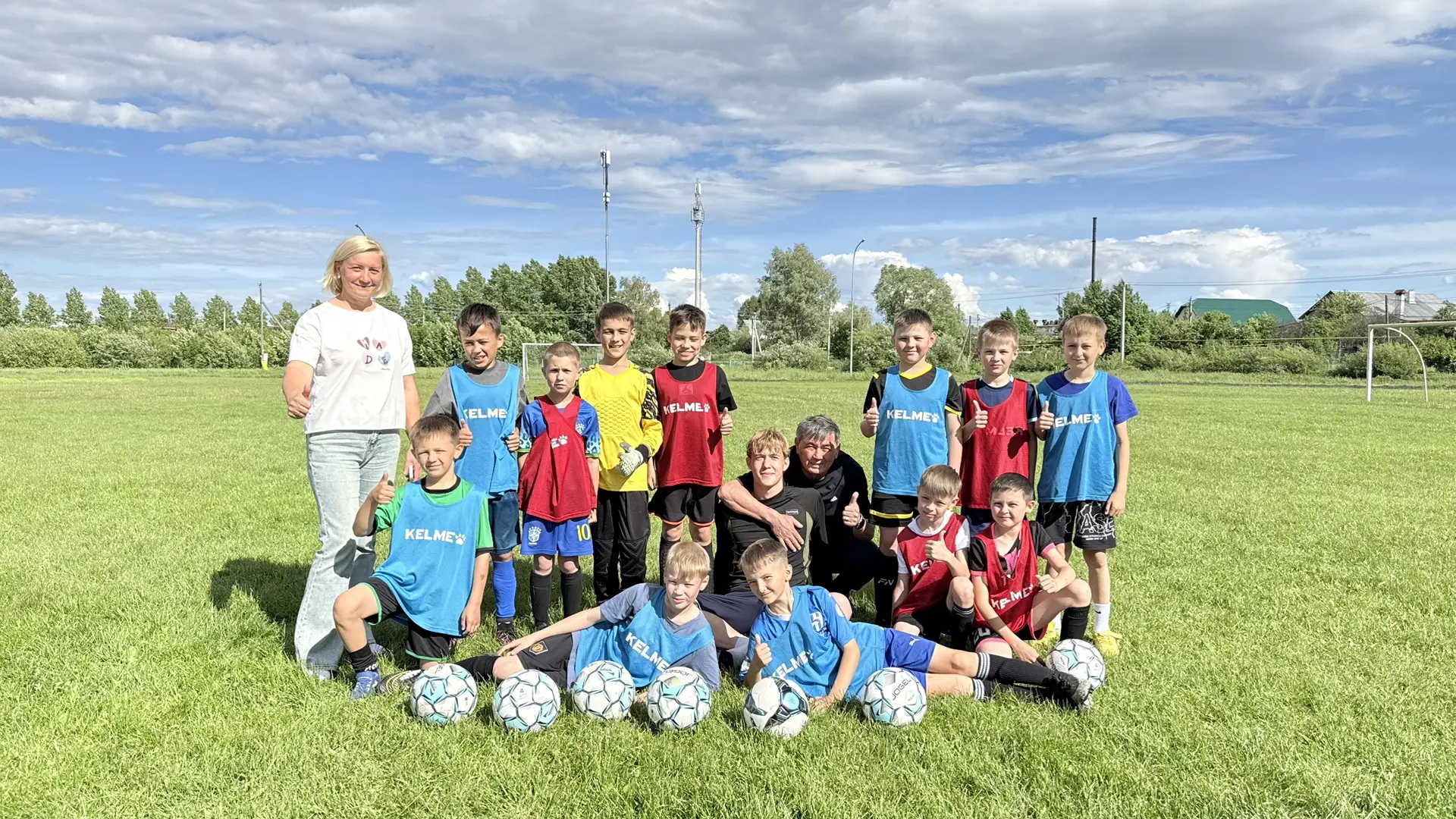 ⚽🎉👧👦 Подарок юным футболистам в День защиты детей! 👦👧🎉⚽

Сегодня, 1 июня, в честь Дня защиты д
