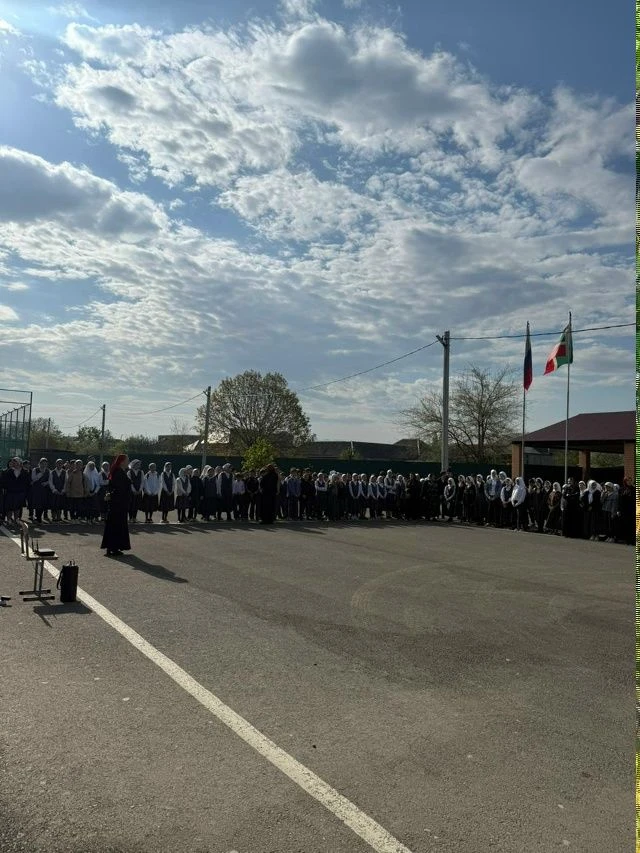 Вдохновляющее начало новой недели в нашей школе

На нашей еженедельной школьной линейке, как всегда,