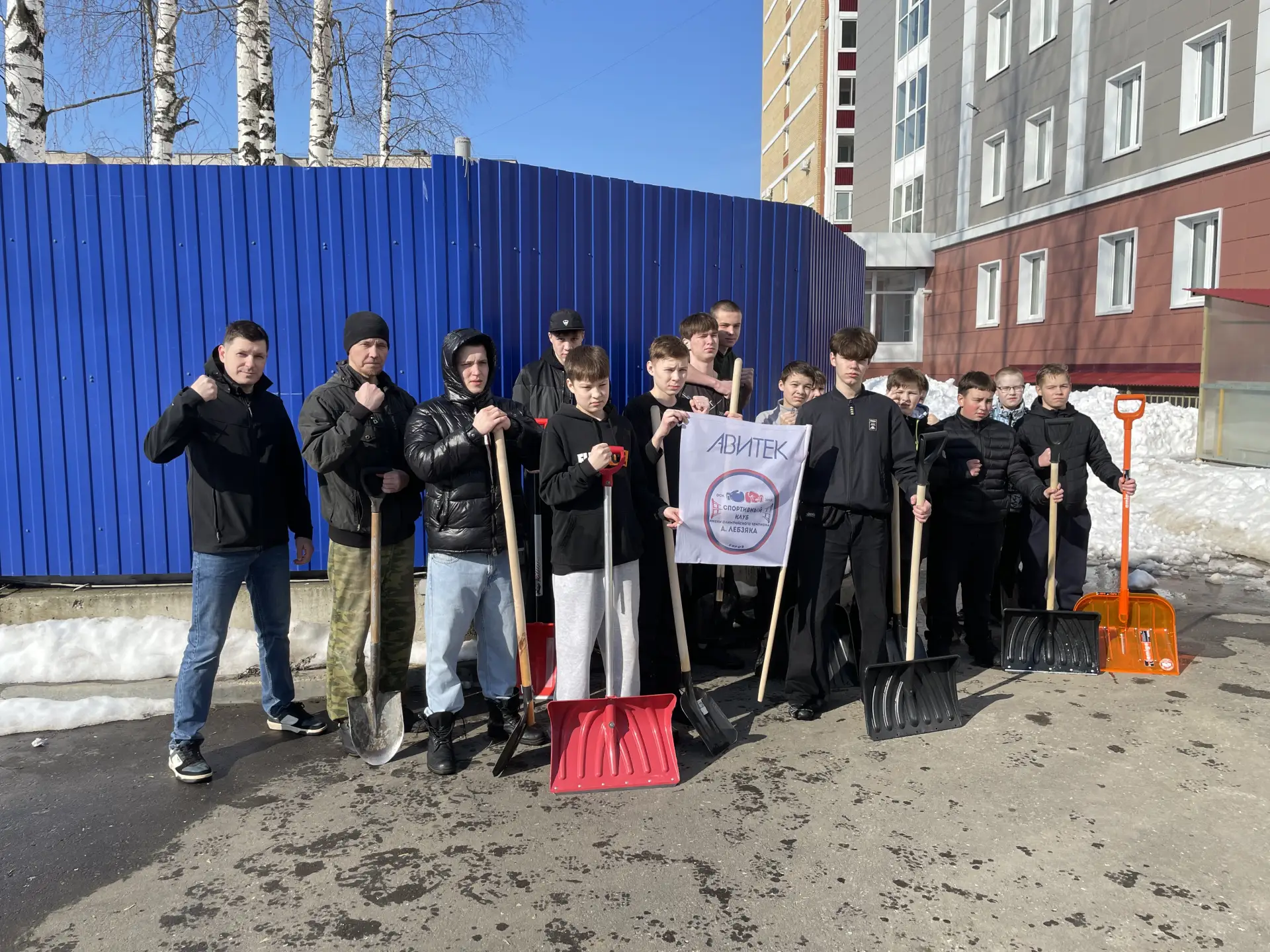 🔥 Не только спортом единым!🥊
А отделении бокса прошел полезный субботник: навели порядок на террит