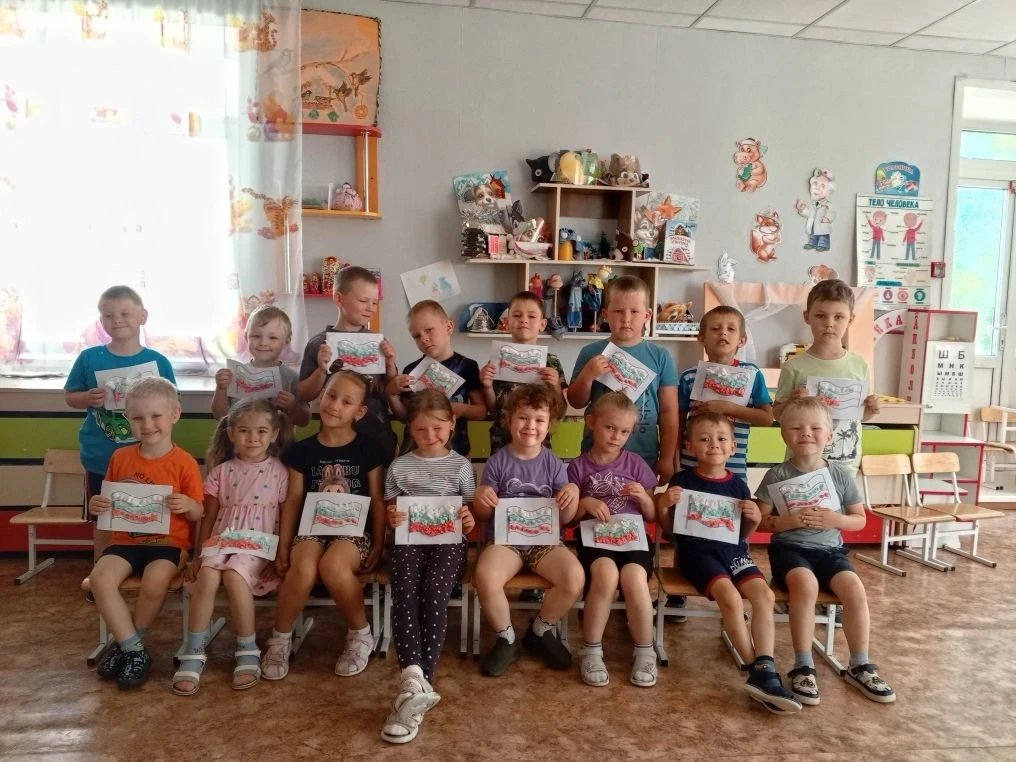 ❤️💙🤍 Маленькие сердца — большая любовь к Родине! 

В преддверии Дня России в нашем детском саду пр