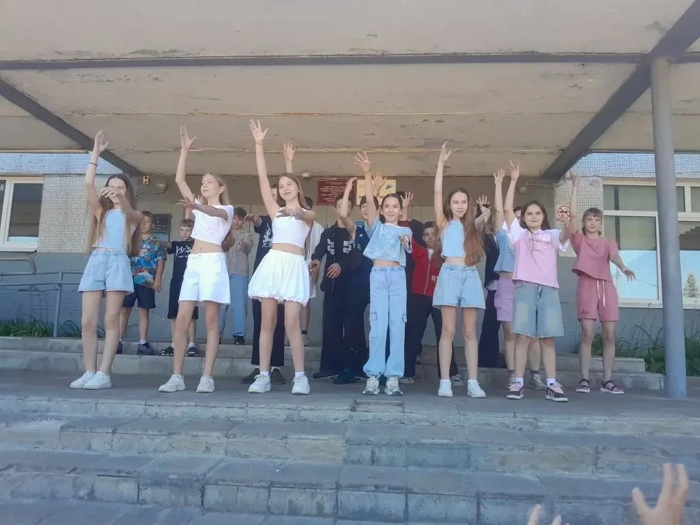 🌞 5-й день в нашем лагере: Сказки, творческие номера и ГТО!

🎈Утро 8 июня началось по-лагерному бо