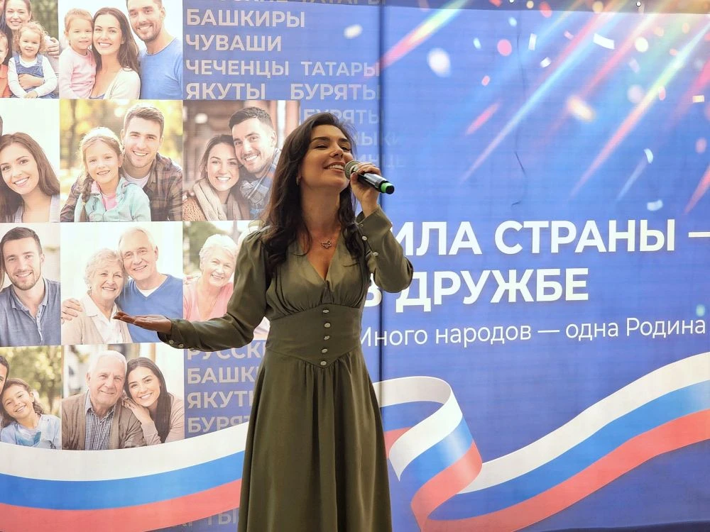 Сегодня артисты Театра Иллюзии Надежда Гусакова, Елена Резниченко и Владимир Витан посетили хирургич