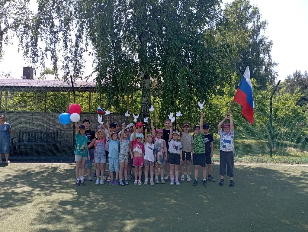 Лагерь "Солнышко". Одиннадцатый день.
В преддверии Дня России для воспитанников лагеря была организо