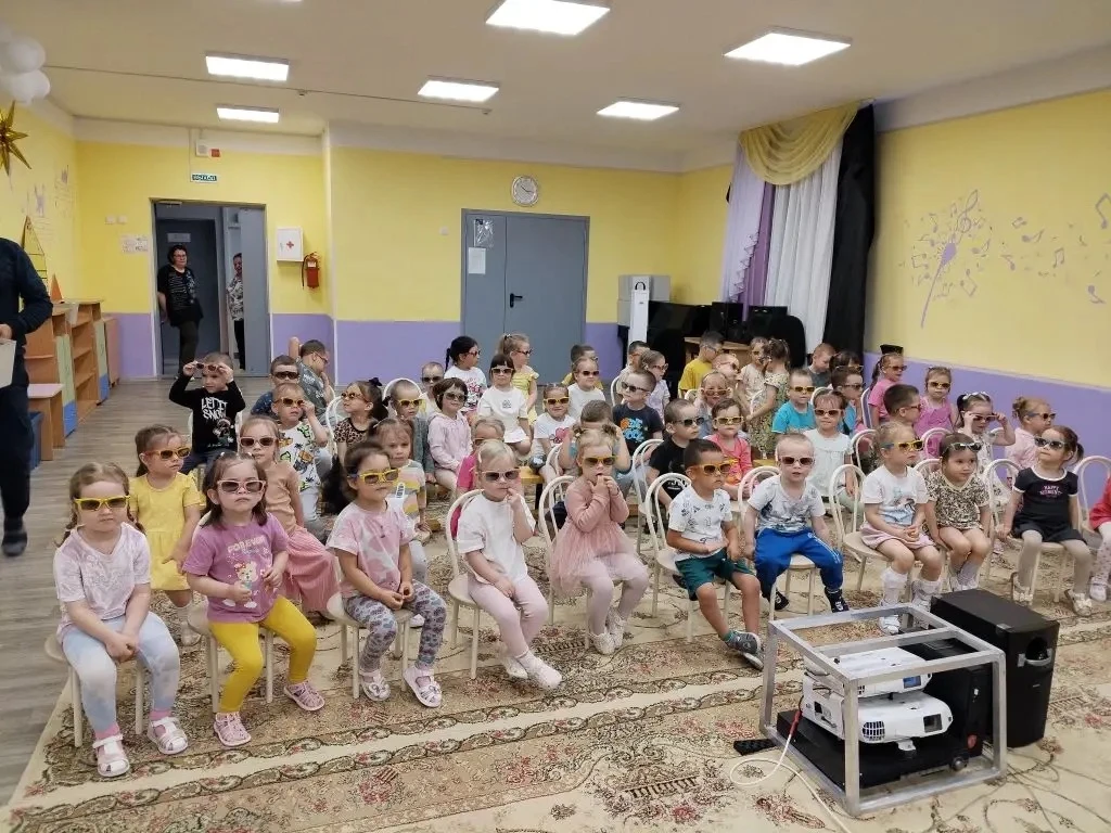 ✨ Волшебное приключение в стенах детского сада! ✨
Сегодня к нам приезжал 3D‑кинотеатр — и наши малыш