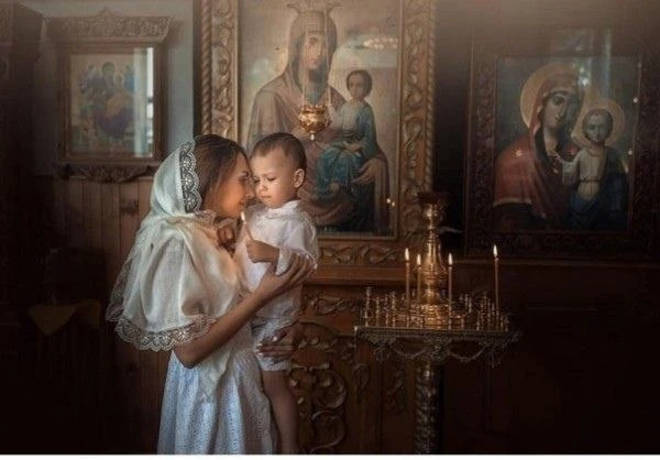 Поход в храм с ребенком - это подвиг, труд, жертва, прокладывающая тропку в Царство Небесное и для д