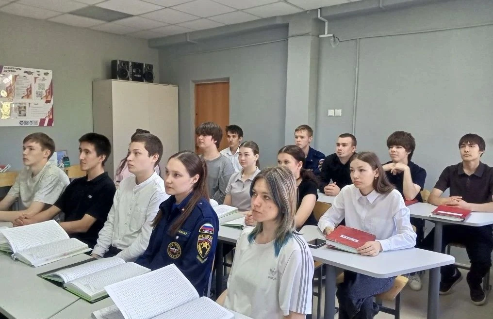 Установка на сессию: встреча со старостами первого курса
 
✨Сегодня в Центре студенческих инициатив 