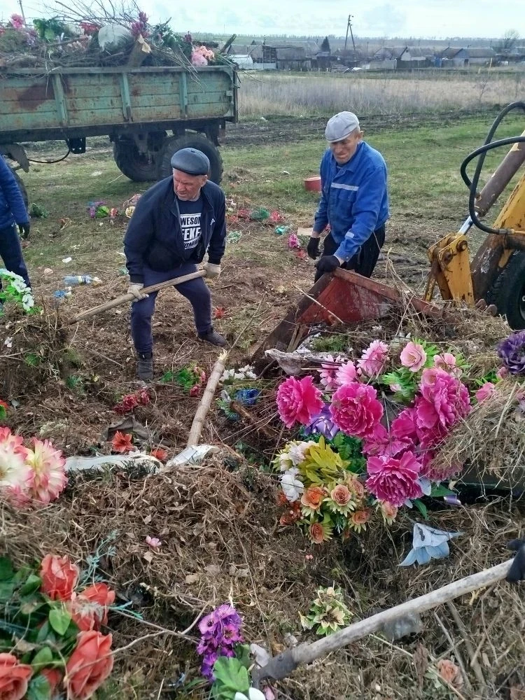 🌿 К празднику Пасхи наведён порядок на кладбище села Сторожевое 2-е

В рамках месячника по благоуст