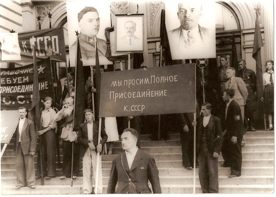 События июня 1940 года Латвии , Литвы и Эстонии — это пример мирной социалистической революции, вызв
