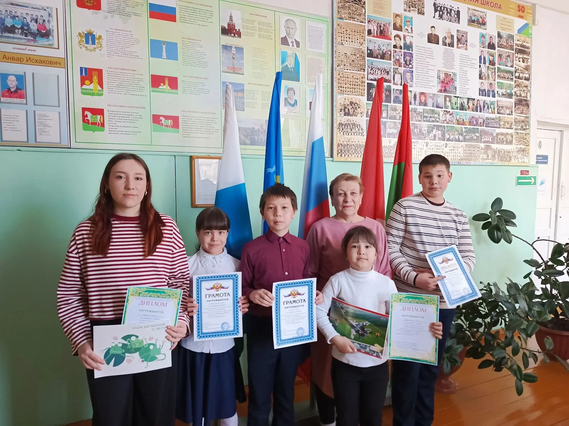 В марте прошел муниципальный конкурс рисунков "Радуга родных языков", посвященный Международному дню