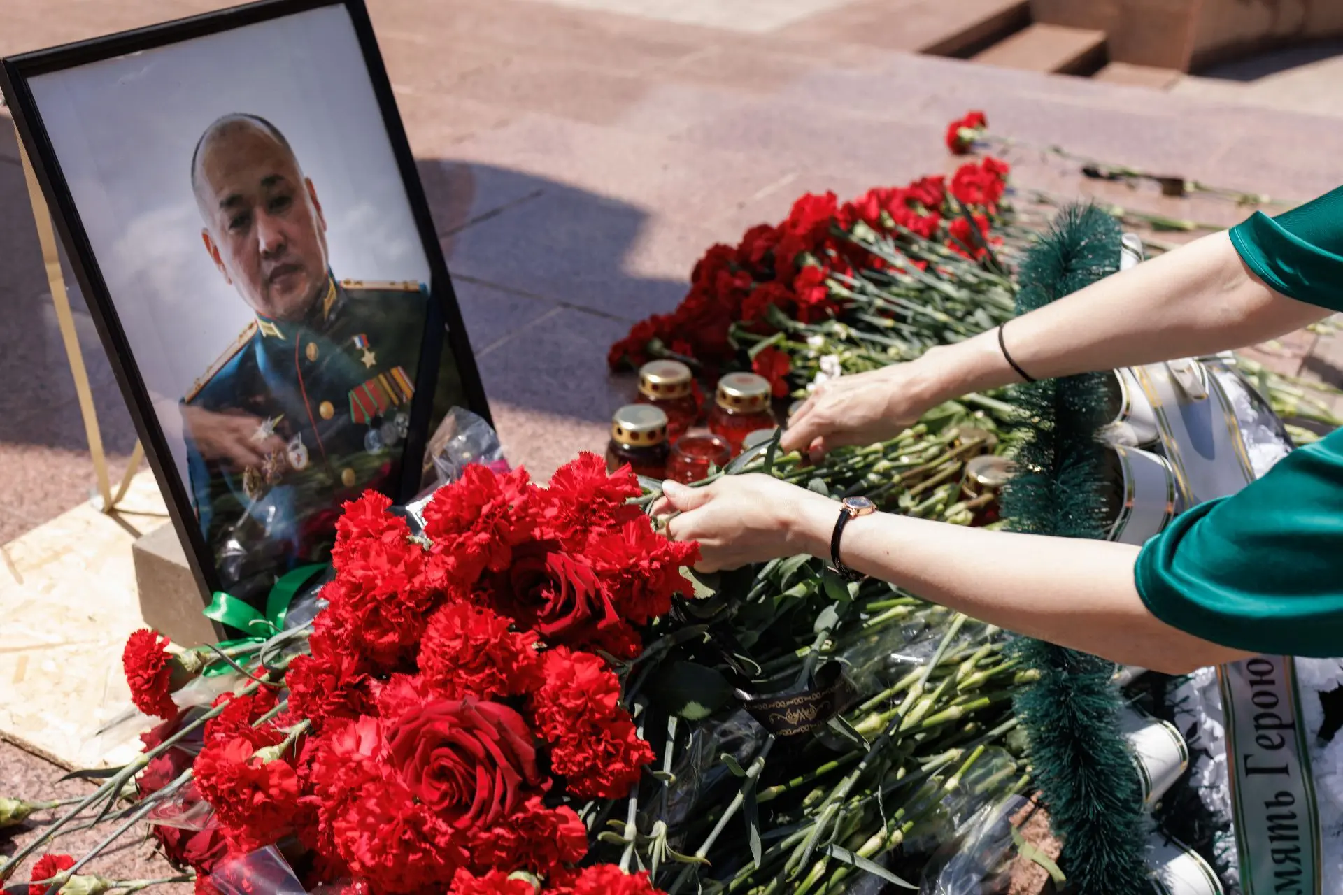 Сегодня представители театральных коллективов республики почтили память Героя Российской Федерации, 