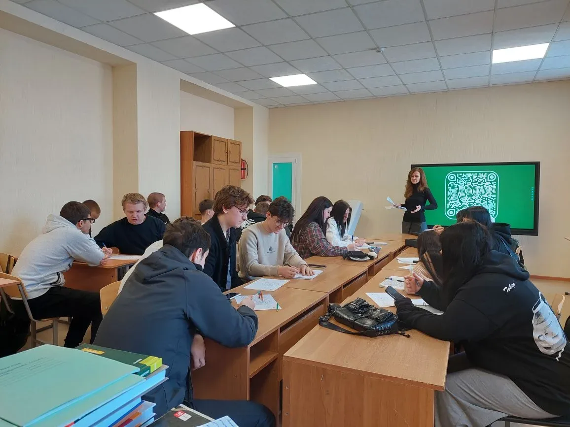 Сегодня, в рамках профориентационной работы, представитель тепличного комплекса «Солнечный Дар» Мака