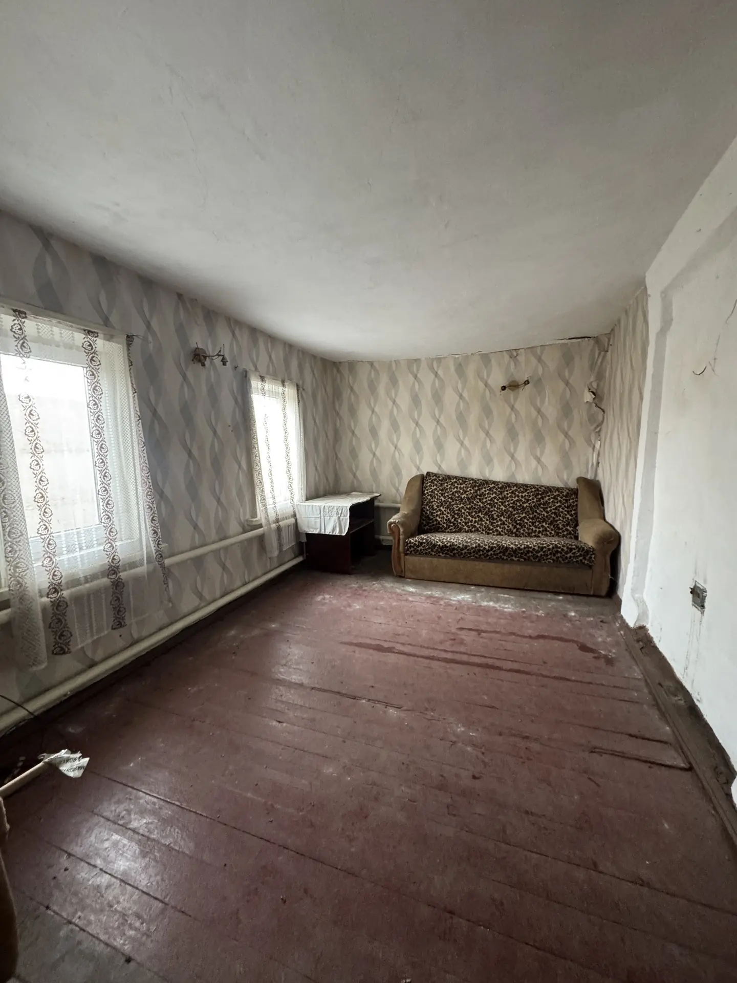 🌎Макеевка, Кировский район, ул.Советская
✅Продажа дома 
🔎Площадь: 74 кв.м 
🧱Площадь земли: 3 сотк