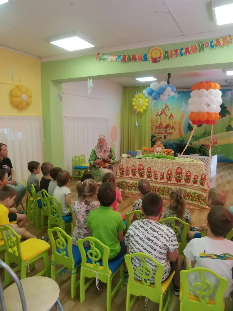 Как Вы проводите лето?))) А у нас в гостях театр👏👏👏
      В летнее время для детей организуют спе